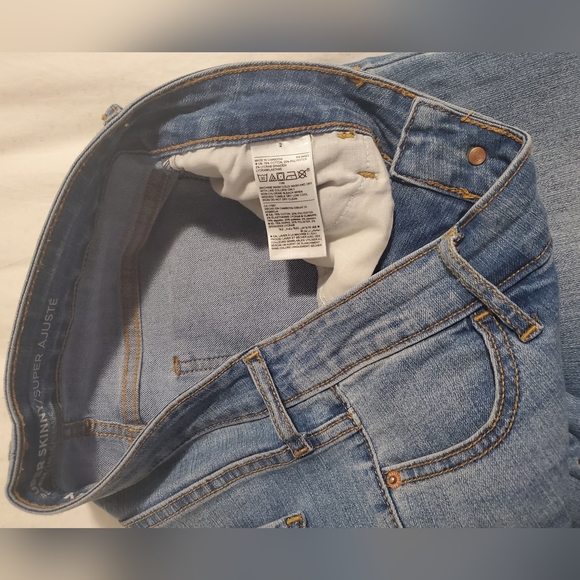 Old Navy | Super Skinny Mid-Rise Jeans | Size 2 - Picture 3 of 4